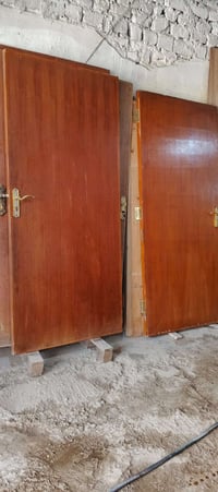 ابواب  عدد خمسه مستعمله  نجاره نظيفه العرض ٨٧  والطول ١٩٢  الى ١٩٥  ال...