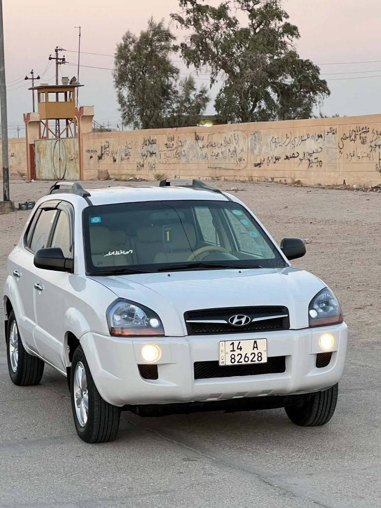 هونداي توسان موديل 2010 خليجي 
مكفوله من كلشي 
رقم بصره بسمي رقم الجديد سنويه 
مجدده ال //2031// 
داخل بيجي 
ماشيه //150//
السياره جديده وجاهزه من كلشي 
تبريد حداديه تخم تاير 
السعر //118// والشراي يتصل 
*********** ابو الخصيب, البصرة

