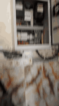 سلام عليكم ابو براء الكهربائي فني عمل وصيانة تأسيس كهرباء عامه وتصليح ميزانيات وجميع  العطلات المنزليه والبنيات ***********///***********
