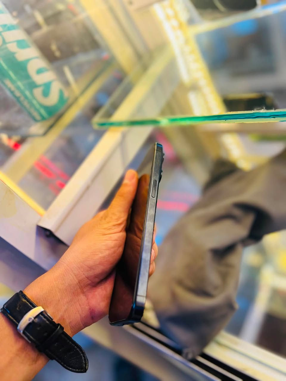 ايفون 15برو ماكس. 📲
ذاكرة256.

بطارية85 🔋 

تك سيمAA/A

مبدل شاشة فقط 

نضافة99‎%‎

كامرة دمعه تخبل💧

سعر670بي مجال 

***********
