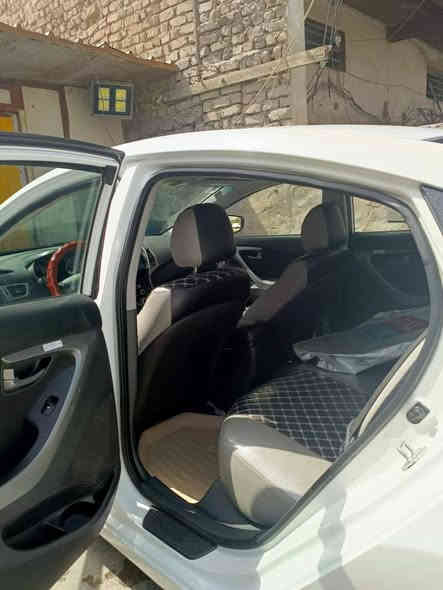 النتره مظلع خصوصي ابيض صدفي وارد امريكي حادث خلفي بدون دواخل بسمي رقم بغداد ماشيه 85  حقيقي موديل 16 السعر 125 بيها مجال بلخدمه الاستفسار تصال على رقم ***********
