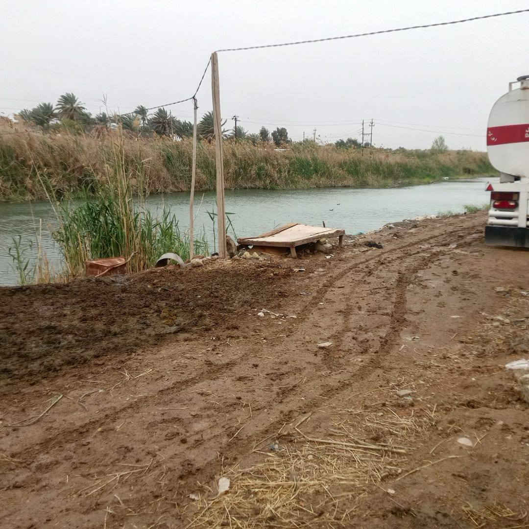 السلام عليكم بيت زراعي للبيع المساحه 170 متر الواجهه عالشط العنوان جامع الحديان بناء جديد قبل سنه يتكون من غرفتين كبار وصاله ومطبخ وصحيات خارجيه وغرفه ترك وره البيت التواصل مع الرقم ***********
