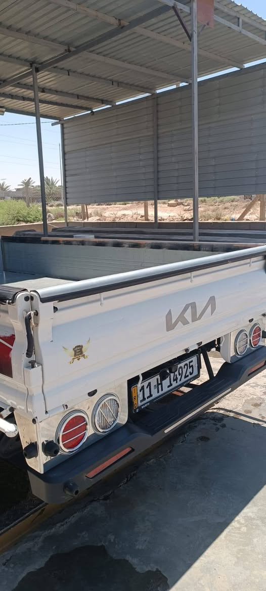 مكلف بنشر 🚗 للبيع – كيا حمل 25
- السيارة 2700

- السيارة حلوة ماشية ٧١ الف حقيقي 

- بيها بارد بسيط بجهة باب السايق، موضح بالصورة.

- رقم بغداد.

- السعر: 165 ورقة 

📞 للاستفسار: ***********

