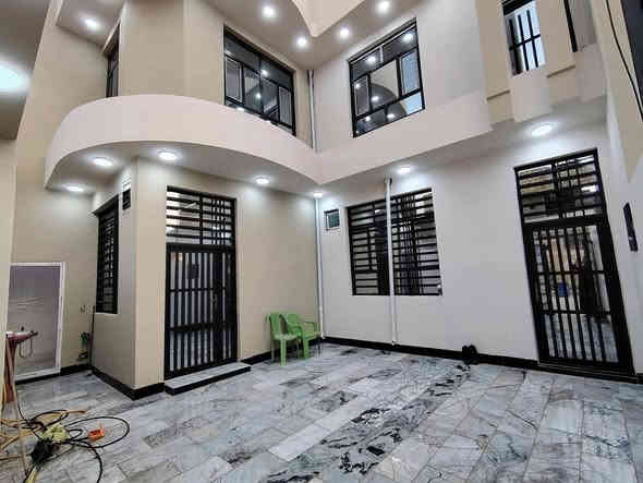 🏡دار للبيع🏡 مكتب الفهد عمود 270 الستفسار  ***********
المساحة:200 متر مربع
عدد الطوابق:طابقين
نوع السند:#طابو_زراعي_سند_٢٥_أقرار
السعر:(155) مليون دينار #قابل_للتفاوض

تفاصيل الطابق الأول:
غرفتين
صالة
مطبخ 
صحيات عدد 2
استقبال
كراج كبير/مكشوفه 2

تفاصيل الطابق الثاني:
غرفتين + سويتات (كل غرفة بحمام)
صالة
سطح
مطبخ شتايكر

الميزات:
ماء
كهرباء
قريب من: سوق/مدارس/تبليط #عرض_20

الموقع:🏡 (#توجد_جميع_المساحات)
نجف/شارع الصب عمود 270
شارع جسر الشهداء
 #ملاحضه_يبعد_عن_الجسر90متر

للتواصل: ***********
