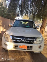 ميتسوبشي باجيرو موديل 2014 مكفولة عدا ضربه بسيطة بالدعامية الأمامية  و...