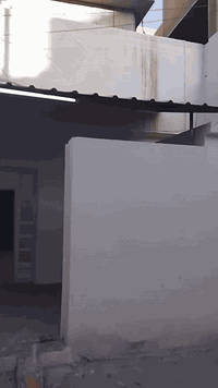 سلام عليكم دار للبيع مساحه ٧٢ متر الواجهه ٥ موقعه كلش ع خدمي مال نواب قرب تقاطع سفير
طابق ١ـ ستقبال وخدمات ومطبخ 
طابق الثاني غرفتين نوم  
السعر ١٤٨ وبي مجال بسيط 
الاستفسار ***********
