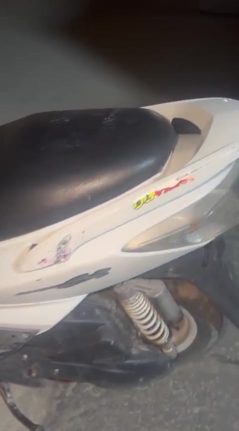السلام عليكم
سكنس فحل مكينه مفتحوحه كباريتر 

دراجه نضيفه ومرتبه 

العنوان الفلوجه 

السعر 500 وبيه مجال 
الاتصال بل رقم ***********
