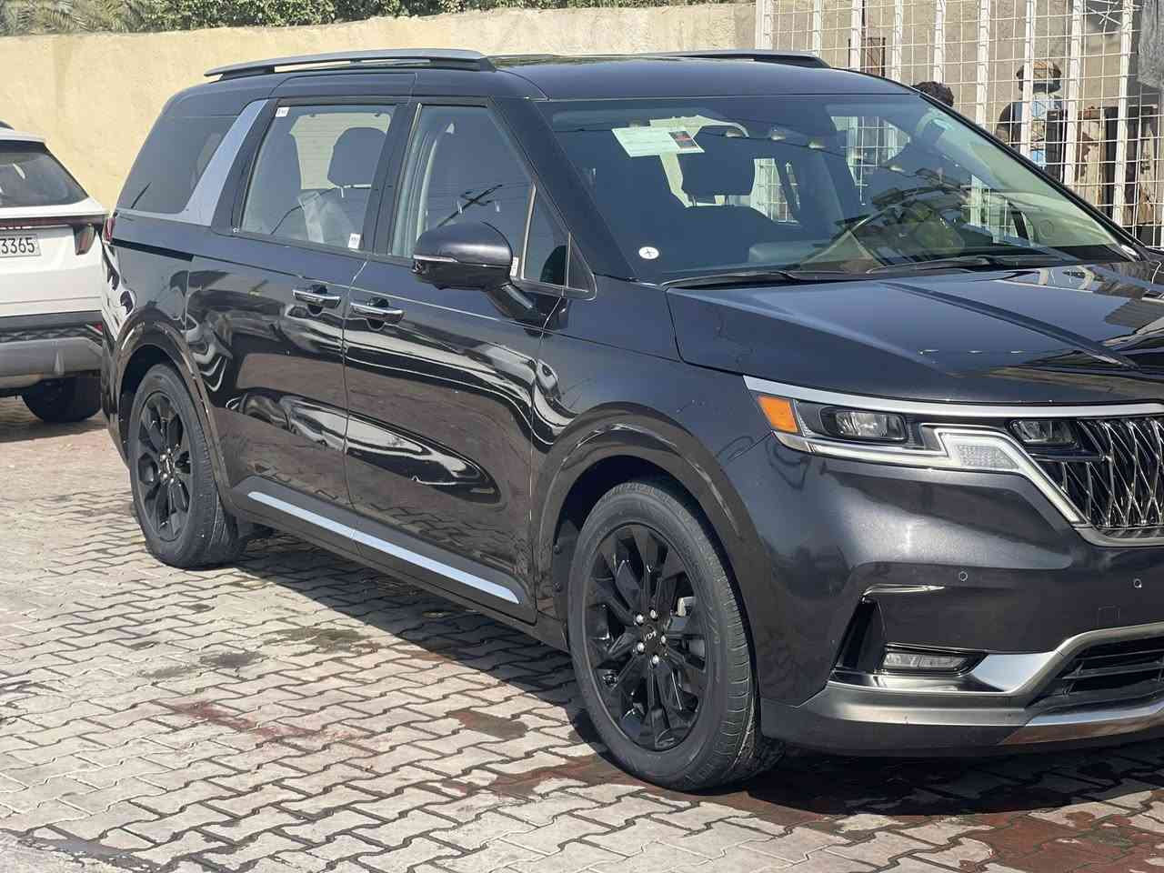 السلام عليكم الغوالي 

كيا كرنفال 2022 وارد امريكي 
حادث موضح بلصور صبغ بابين فقط بدون داخل بدون ايرباك ماشيه 40 الف ميل فول مواصفات عدا البانوراما 
لد امامي خلفي 
كشافات اماميه 
خمس كامرات كامره داخليه دواخل ليزريه 
كشنات جلد 
الكراسي الاماميه كهرباء 
تدفئه تبريد كشنات 
ذاكره كشن السائق 
حساس امامي خلفي 
سبايه 
سبع مقاعد قابله للطي 
اربع بصمات ابواب 
صندوق كهرباء 
ويل كب 19 كروم 
تبريد ثلاث قطع 
اربع بردات 
السياره رقم شمالي باسم شركه تحويل او وكاله 
مكان السياره بغداد الكريعات للاستفسار اكثر
***********
