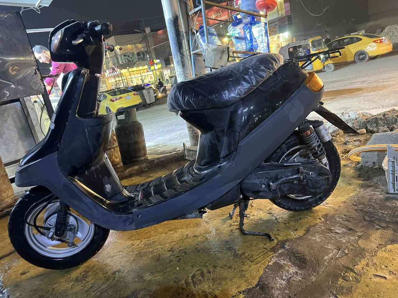 دراجة بطه نظيفه فول نظافه كهربائيات شغاله ومكينه بلاديه مامفتوحة تجي بنفسك تفحصهه وتشوفهه سعرها 325 وبيهه مجال بسيط مكاني بغداد الامين الثانيه رقمي *********** متوفر واتساب
