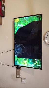 شاشه حجم٤٣ مثل ماتشوف بيه نت بس انضربت تريده خابر ٠٧٧٣٧٩٧٠٥٣٢