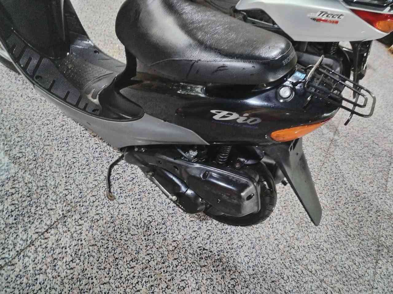 دراجه هونده للبيع *********** مكينه مفتوحه كاص لبوسه بس ابلاد وبدل بوربنك او وياهه بوشه احتياط دراجه كلش نضيفه او جديده مثل ماواصح بل صوره
