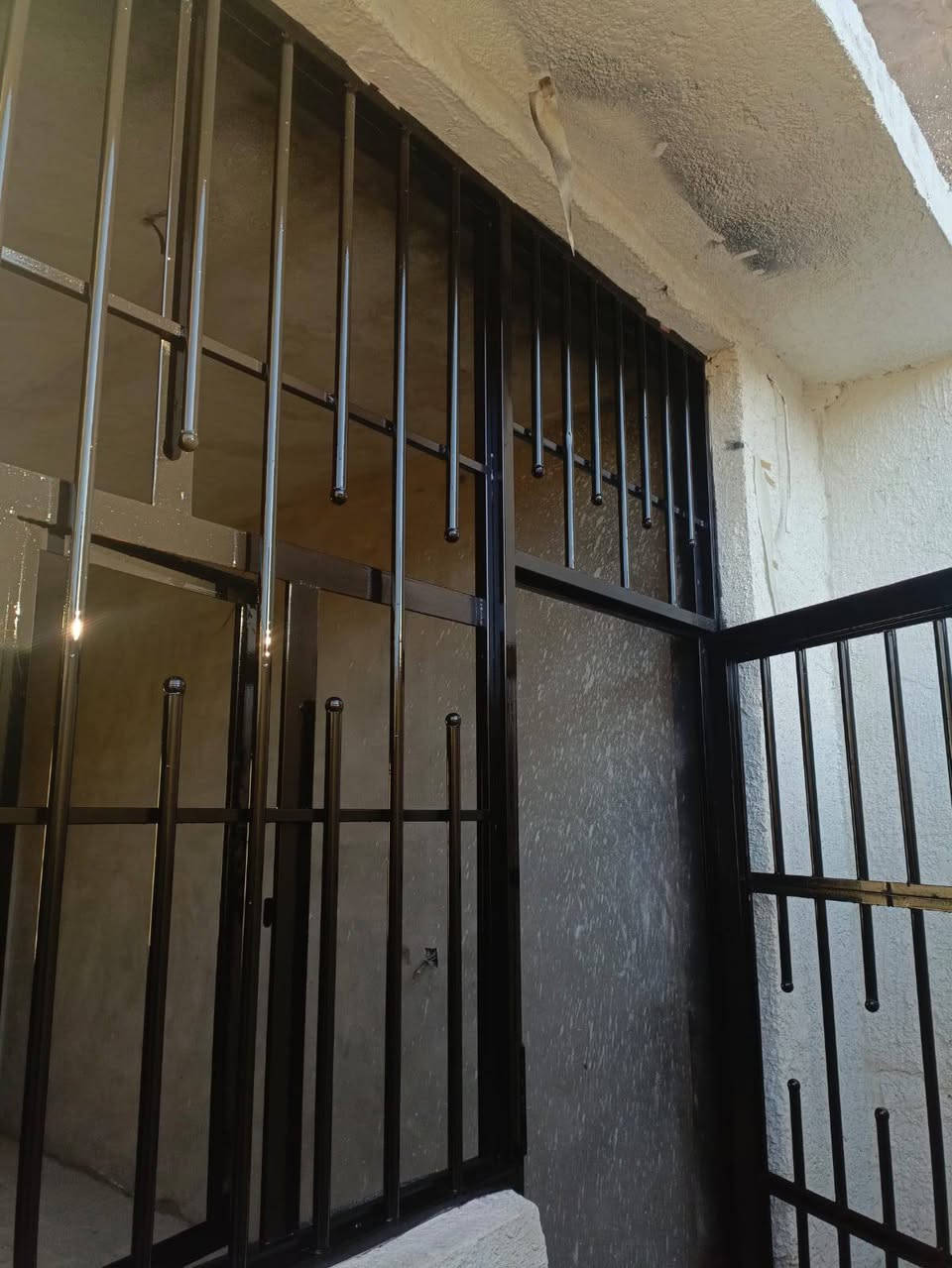 تنضيف شبابيك + صبغ  وبثلاث مراحل شغل درجه اولى للاستفسار الاتصال ع رقم ***********
