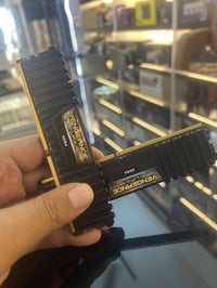 كورساير • ٢×٨ جيجا • DDR4 ٣٢٠٠