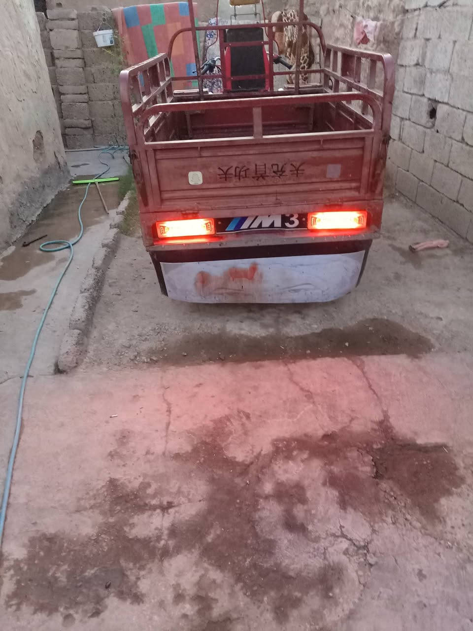 سلام عليكم ستوته حوثيه البيع السعر مليون ٣٠٠ وبيه مجال المكان سامراء رقم الهاتف ***********
