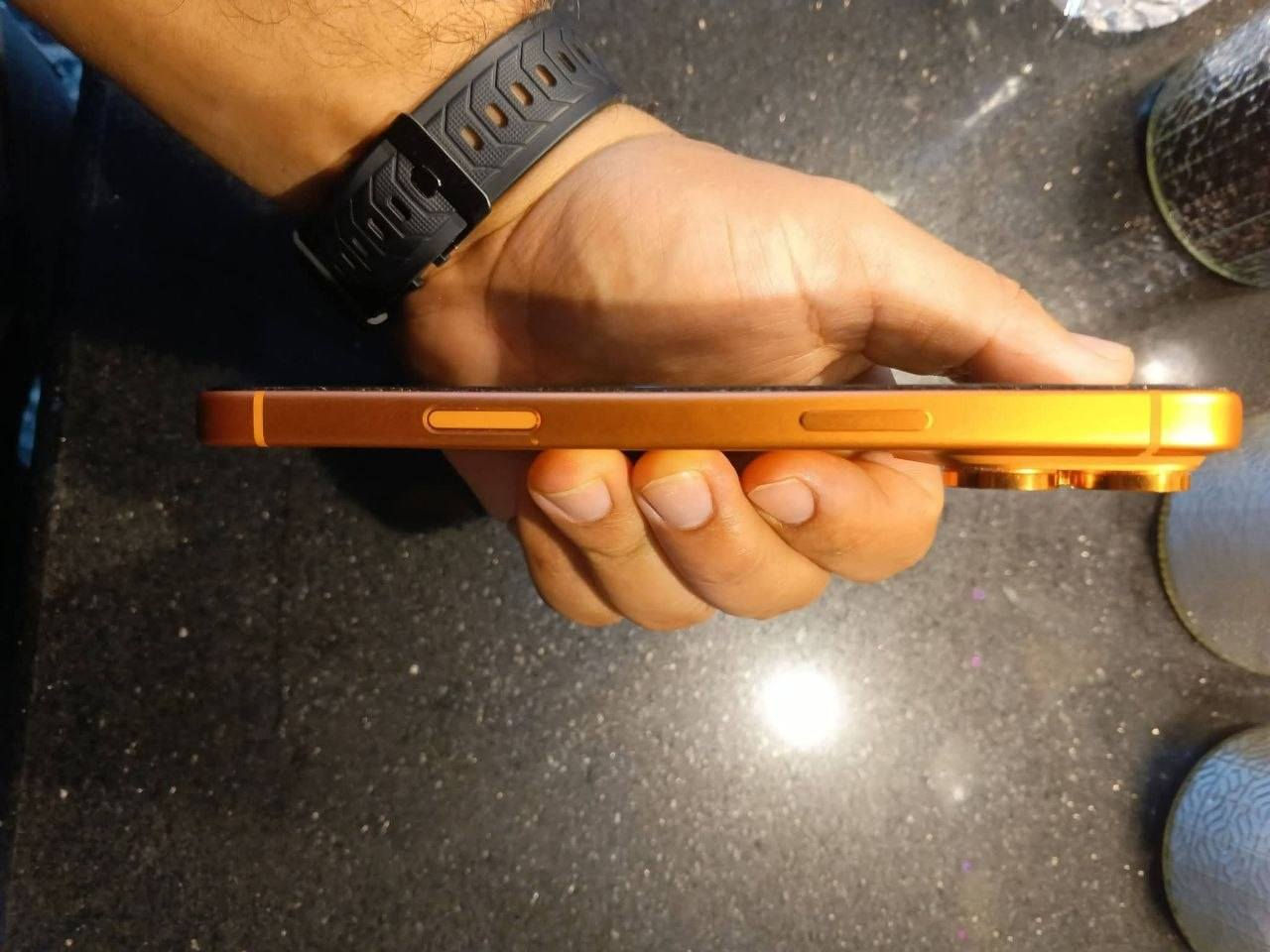 ايفون 17 برو ماكس نسخه أيسم وكاله اصلي ذاكرة 256 بطاريه 100 لون برتقالي
جهاز لا مفتوح ولا مصلح اخو الجديد استخدام مال بيت
وين ميعجبك افحص

السعرر مليون و100 وبي مجال بسيط
***********
