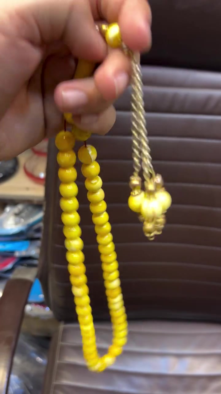 سبحة كهرب بولندي حر اصلي وزنه ٦٧ وعدد حبات ٤٥ الرقم ***********
