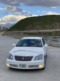 تويوتا كراون • داخلة جديدة • مكيف بارد وحار