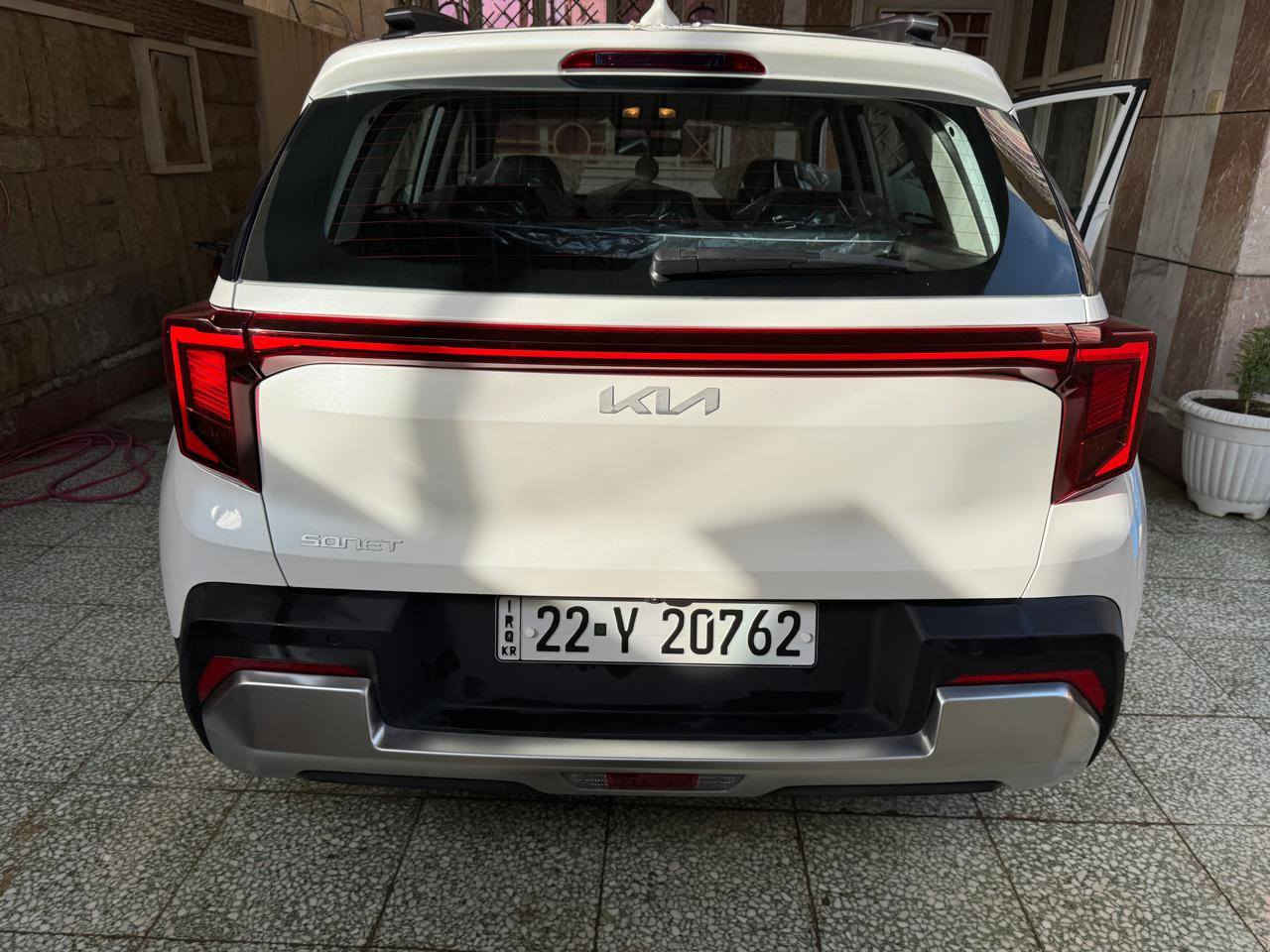 السلام عليكم للبيع فقط كيا سونت خليجي كفاله عامه زيرو موديل 2024 ماشي 1900 مواصفات عاديه حساس خلفي مري شفط تبريد قطعتين مكينه الف 1500 دبل نوزل المرغوب رقم اربيل دولي تريد وكاله تريد تحويل المكان كربلاء السعر 155$ وبيه مجال السياره مال صديق  الاتصال ع صاحب الرقم *********** مرتضى
