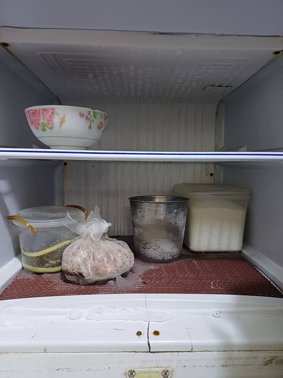 ثلاجه للبيع ٦٠الف *********** كربلاء
