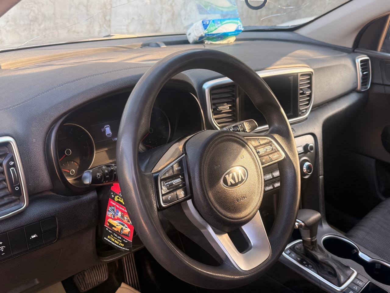 السلام عليكم 
كيه سبورتج 2021 ضربتها بسيطه بالباب الخلفي مكفوله رقم اربيل السعر 172 وبيه مجال الاستفسار على رقم ***********
