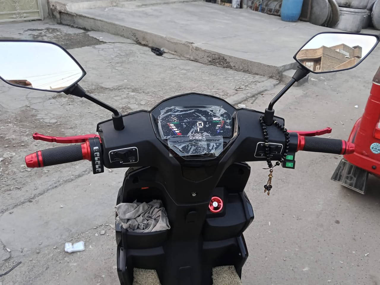 دراجه مفوله بها سماعات موديل 25 20 البطاريات 6 النعيريه بغداد الجديده دراجه بها مجال 700ل ***********
