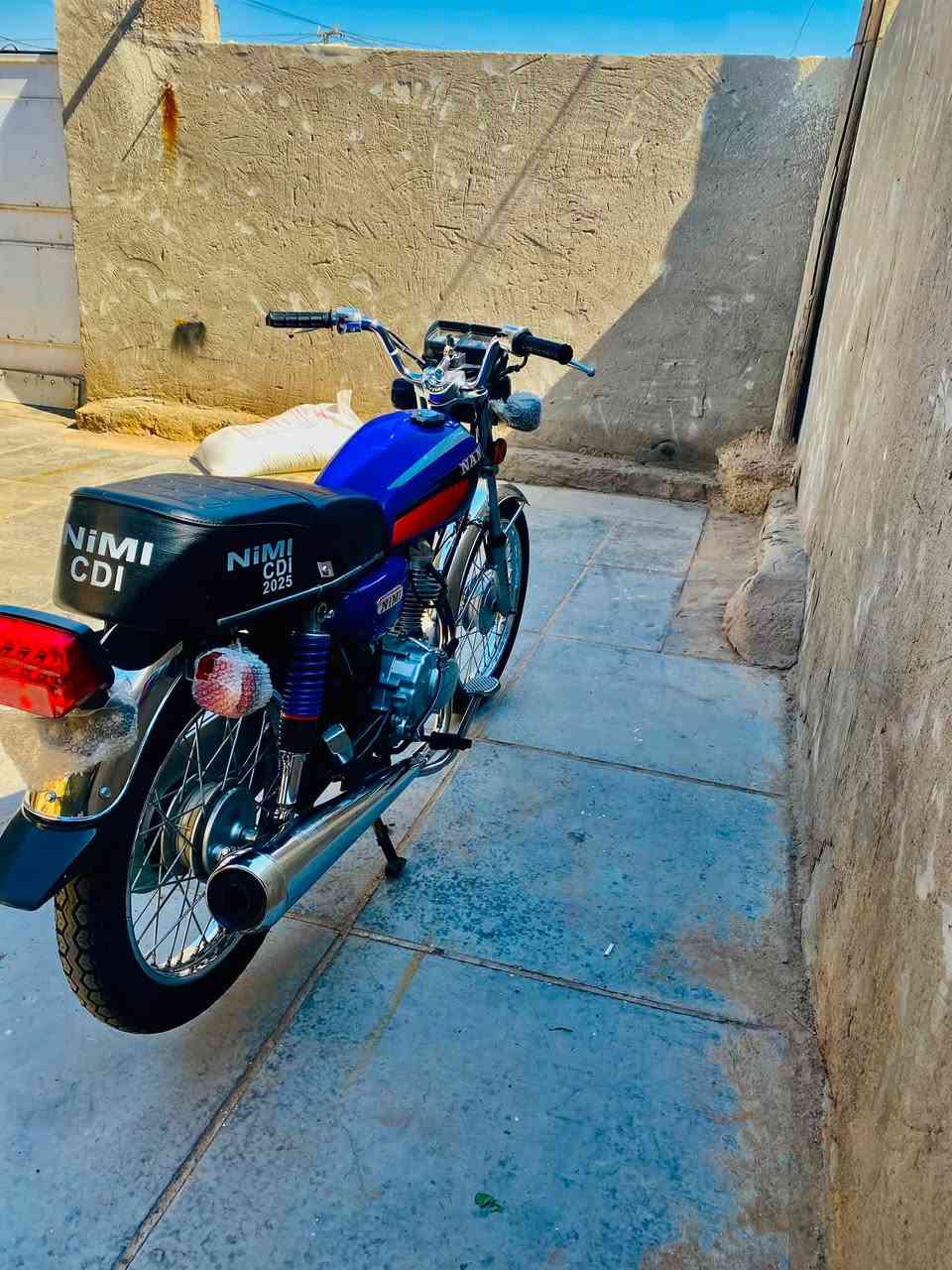 سكنر25دراجه جديده كلش ونضيفه مكنيه كفاله حتى من التفيلس دراجه ناعمه 
عنواني :الكوت قضاء الحي 
لاستفسار عل هاذا الرقم بي وتساب 
***********
السعر 625وبيه مجال قليل
الدراجه كلشي ماعوزه بس سيبايه
