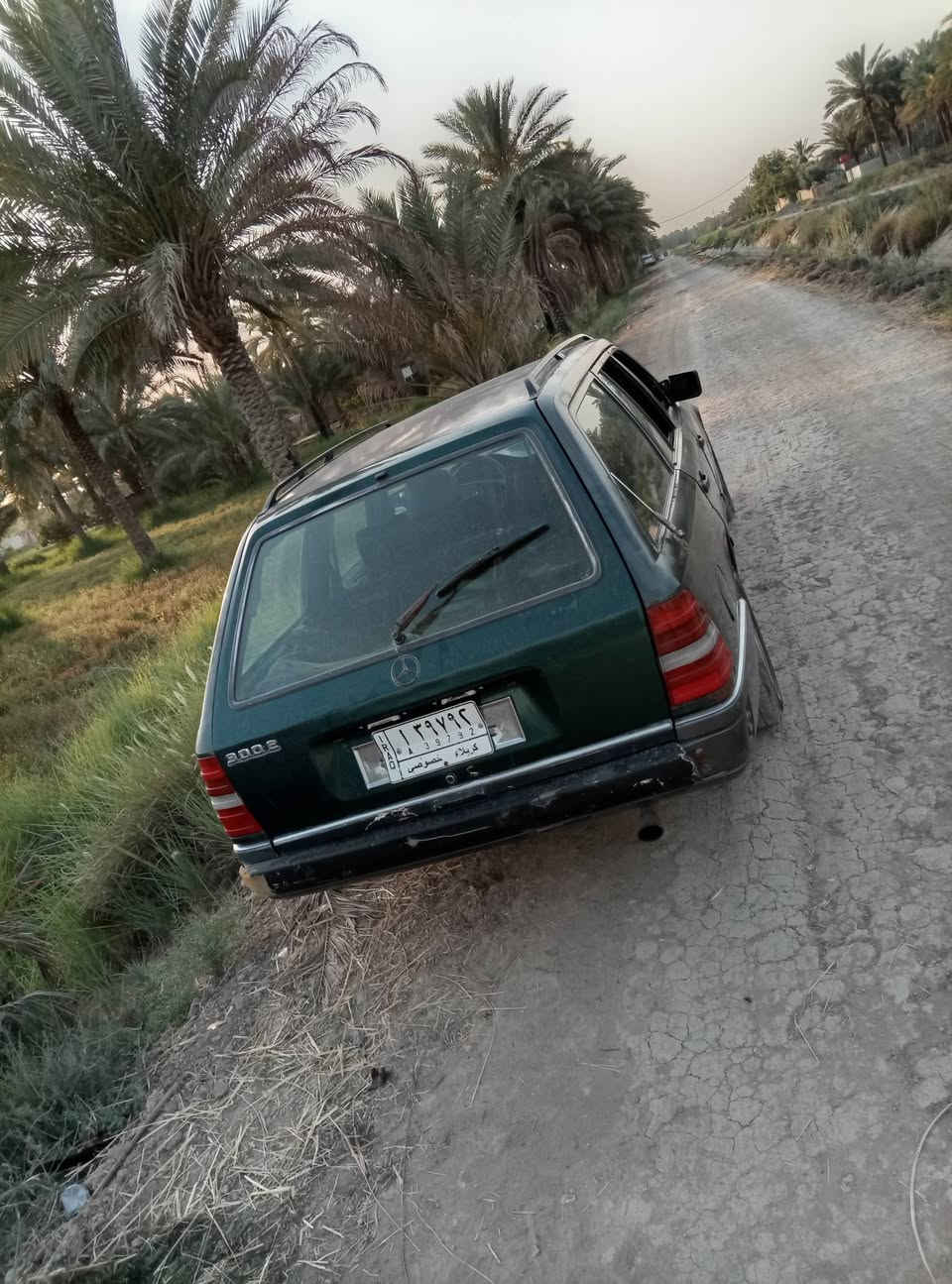 السلام عليكم.... السعر45
عندي مارسدس استيشن دب مكفولة كلها شغالة 
صبغها على الابلاد حدادية نضيفة تايرات جدد 
تبريد شغال محرگ وكيربطة نظيفات اترايگ 
وين مايعجبگ النجف المشخاب ***********
