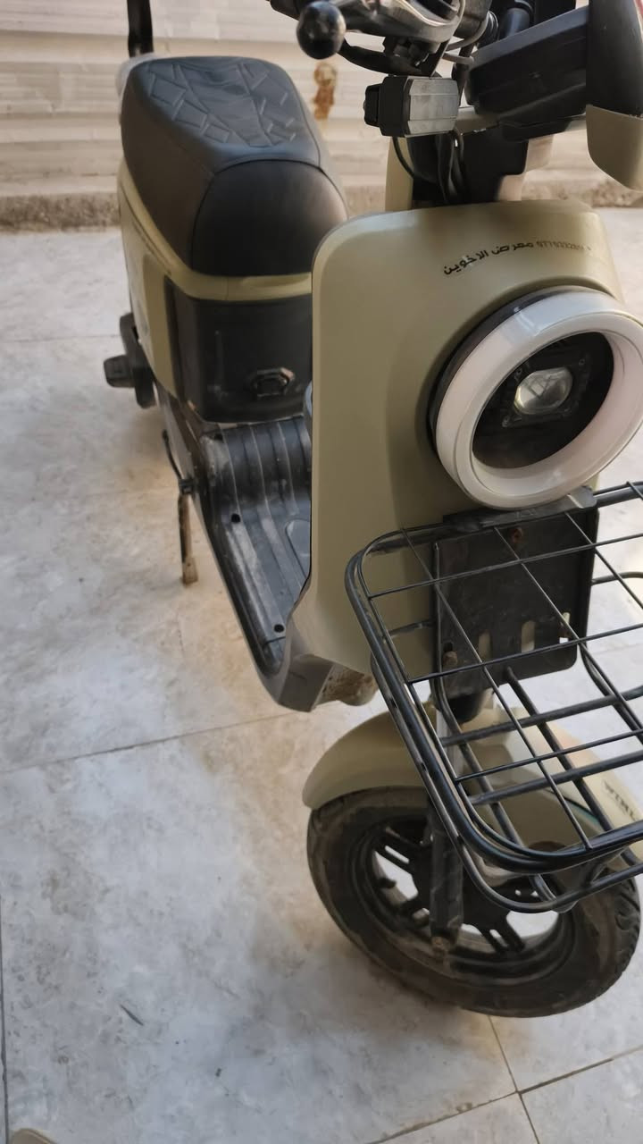 دراجة شحن R9 2026 بطاريات 32 امبير رايدها ب 450 وبيها مجال مكاني بصرة تنومة ***********
