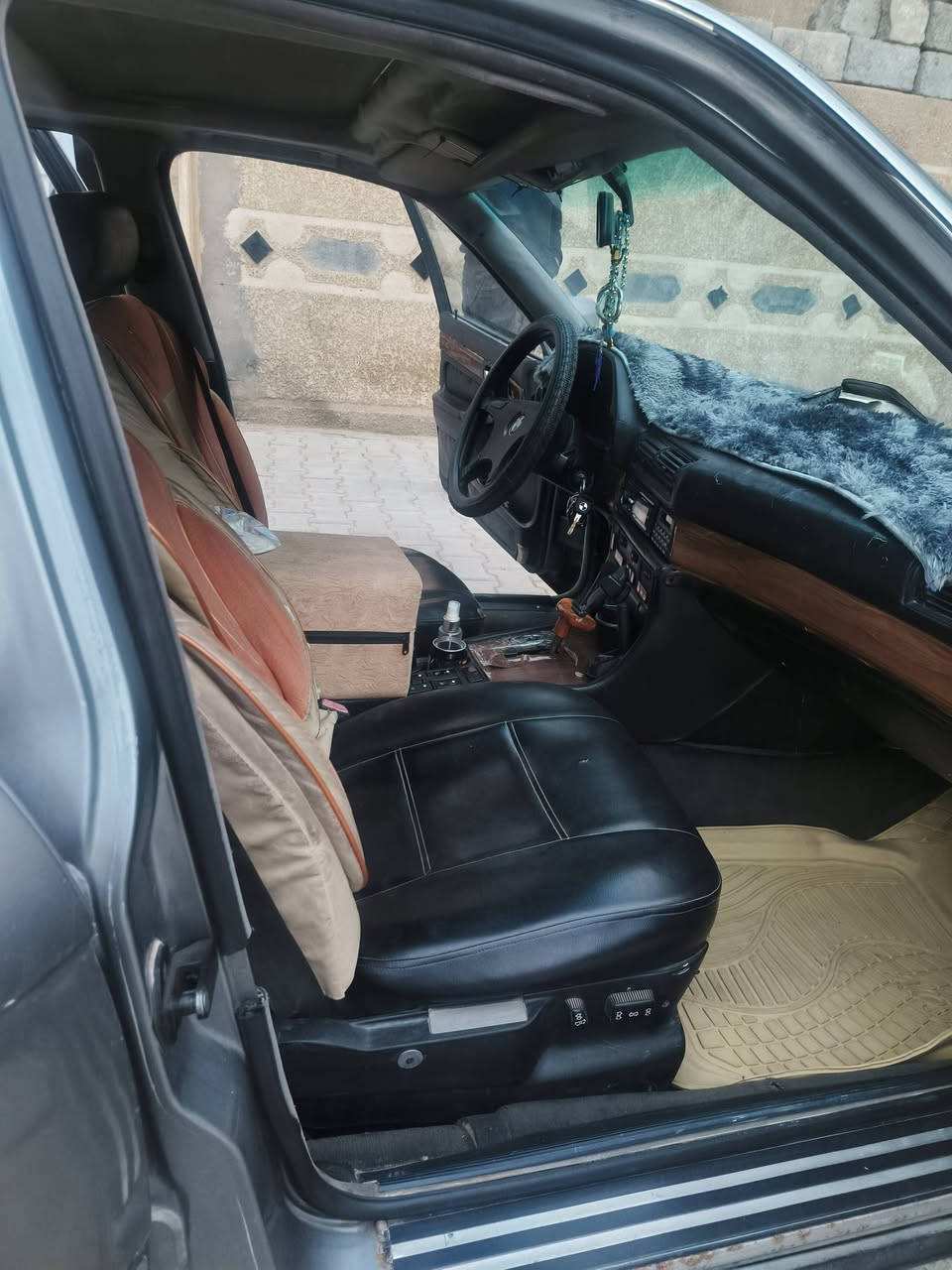 سلام عليكم اخوان بيئم 735موديل 1991البيع او مراوس بس يرادله ترتيب بصيط كشنات كهرابيه ويل كب شمسي كير ومحرك بحله جيده كشنات جلد المكان بغداد الحصوه ابو غريب ***********
