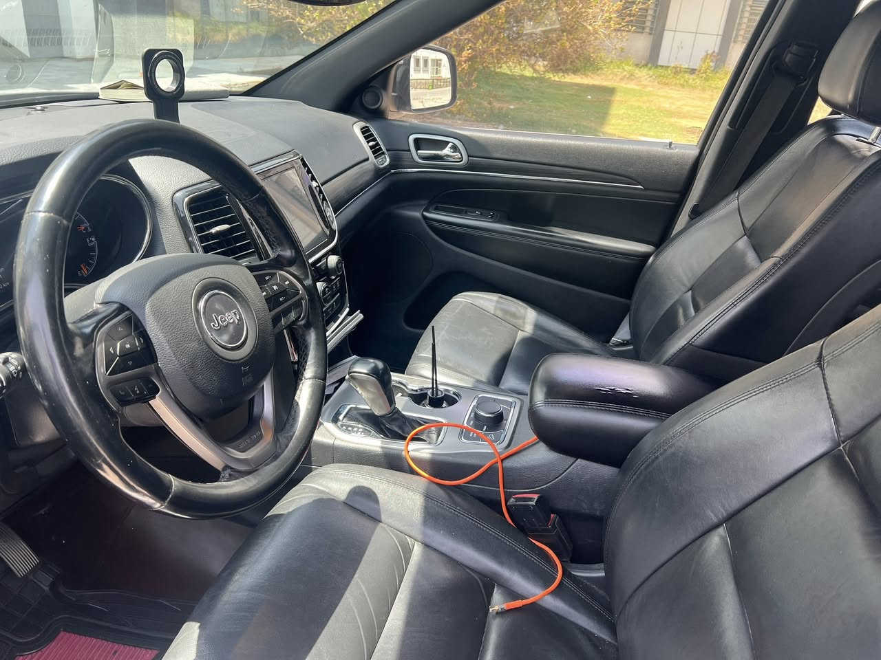 جيب لمدت 2021 
حادثها قطعتين سطحي ايرباك لغود شواصي سليمات 

ماشية 130 الف 
السعر 240 
رقم الهاتف ***********
