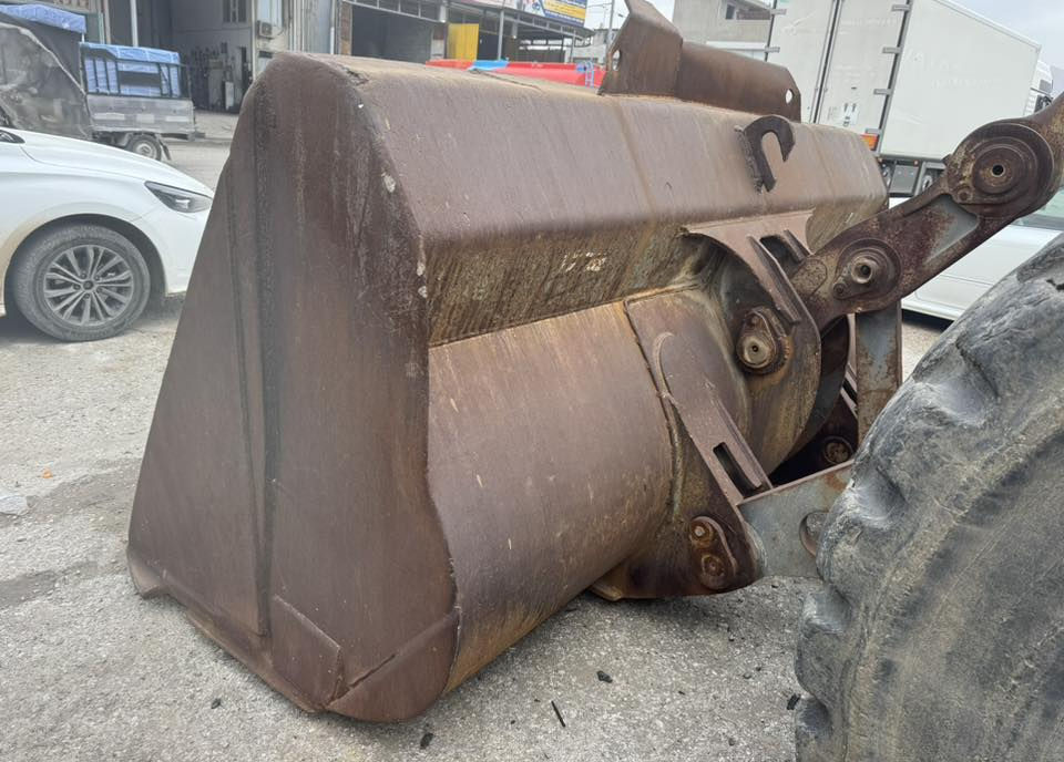 سڵاو بەڕێزان ئەم کێلە بۆ فرۆشتن هی ڤاڵڤۆی ١٥٠یە 
کێلەکە زۆر جوانە و تەقیوی نیە  
هی شۆفڵی درع بووە 
بۆزانیاری ***********
