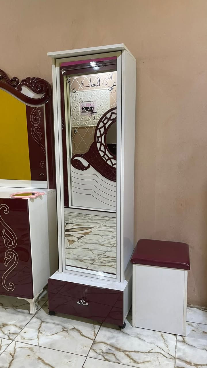 سلام عليكم
غرفه تركي للبيع اي ضرر ما بيها 
السعر 750 العنوان ناصريه 
رقم ***********
