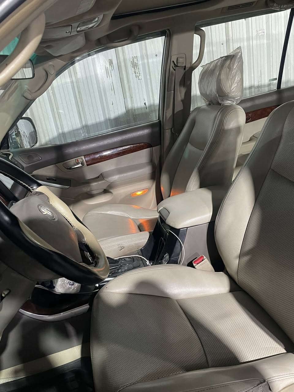 برادو ٢٠٠٧ 
فول مواصفات محرك ٦ سلندر 
مصبوغة حزام 
باسمي رقم بغداد انكليزي جديد هزه جديدة 
سياره محرك وكير وصدر وتاير وباتري كله خير من الله 
والشراي يدلل بسعر ١٥٠ ورقة وبيها مجال 
مكان السيارة المنصور بغداد
تلفون *********** بي وتساب
