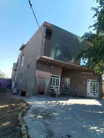 بيت للبيع مساحه 250 حله ورديه قرب افران المصطفى يحتوي عله طرمه+مطبخ+هول+صاله+غرفه نوم+صحيات داخليه وخارجيه +خرفه نوم طبق ثاني وصحيات لستفسار تصال عله رقم ***********
