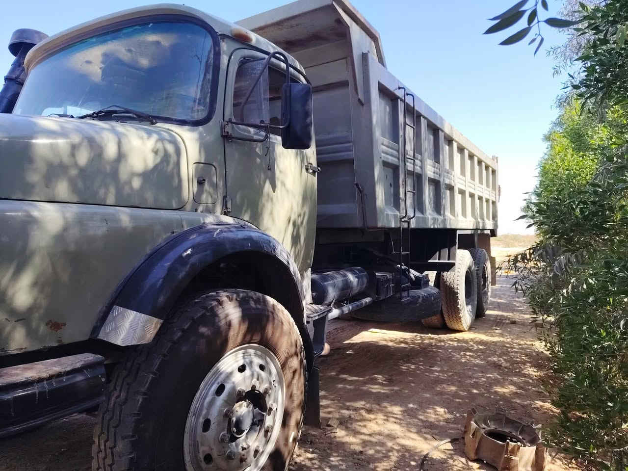 قجمه البيع موديل 89 جيف 18 كير 90 مكينه عادي جديده مكفوله من كلشي رقم نجف بسمي تحويل  مباشرمكاني واسط قضاءالحي طويله بلاديه مصبوغه عام سياره ***********
