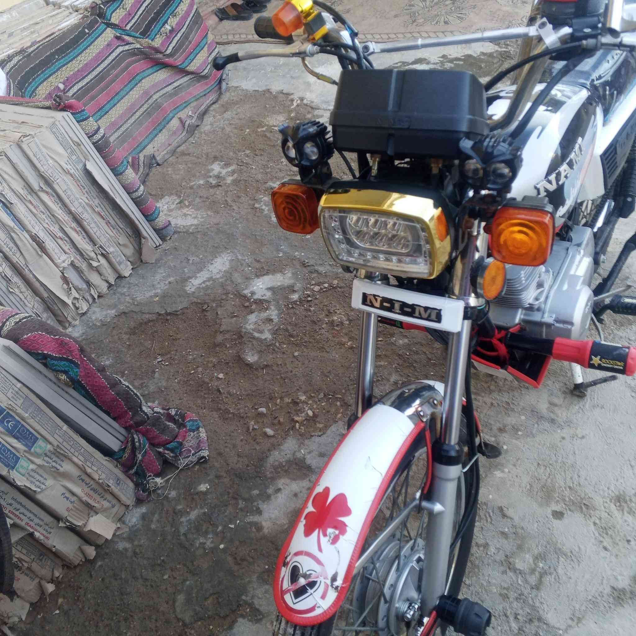 السلام عليكم دراجه اربعه قير موديل 19 محدثه 25 اوراق اصولي خمس ورقات السعر 850 وبيها مجال للشراي ***********
