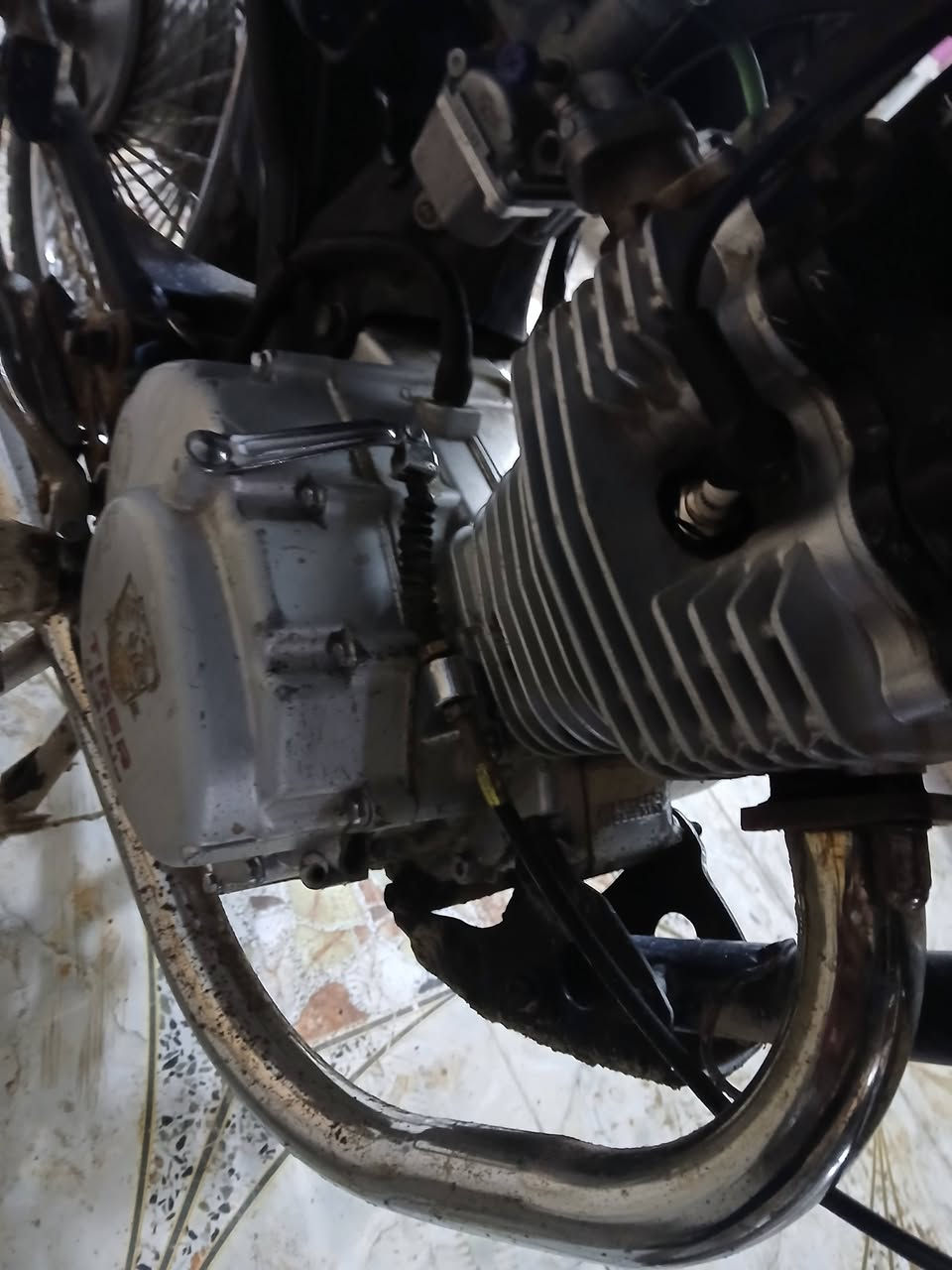 سلام عليكم دراجه تايكر البيع موديل 20 أوراق اصولي كهربائيات شغاله وسعر 375 وبيه مجال شي قليل مكاني حله محاويل انتصل عرقم ***********
