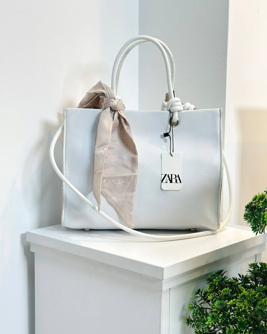 جنط نسائي 
سعر المفرد 18 آلاف دينار
سعر الدرزن 156 ألف دينار
قياس 20 × 27 سم 
واتس اب :***********
واتس اب :***********
