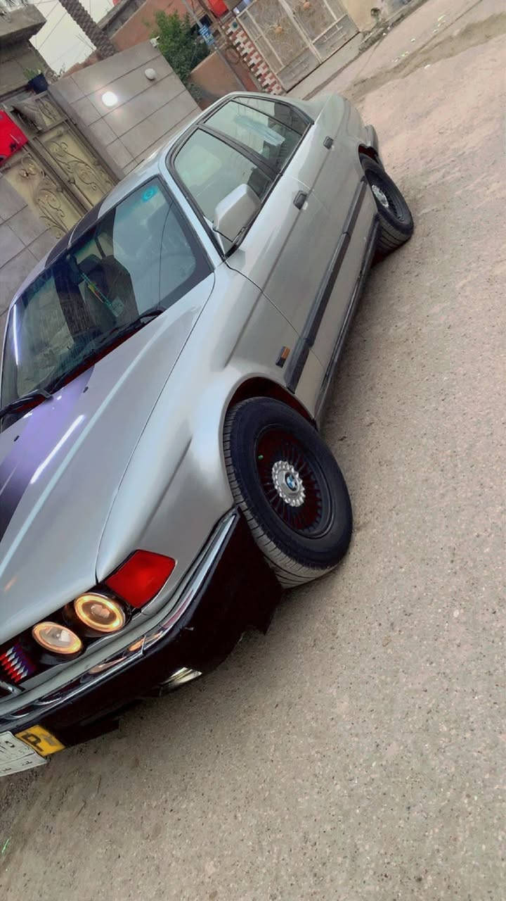 السلام عليكم BMWسيارة جاهزة صدر امامي خلفي جديد تحويل مباشر كهرباء كلة شغال السلات كشنات كهرباء كير مكينه بلاد حجم 730 السعر ٤٧ بيهة مجال مكان الشعب بغداد وهاذة رقم ***********
