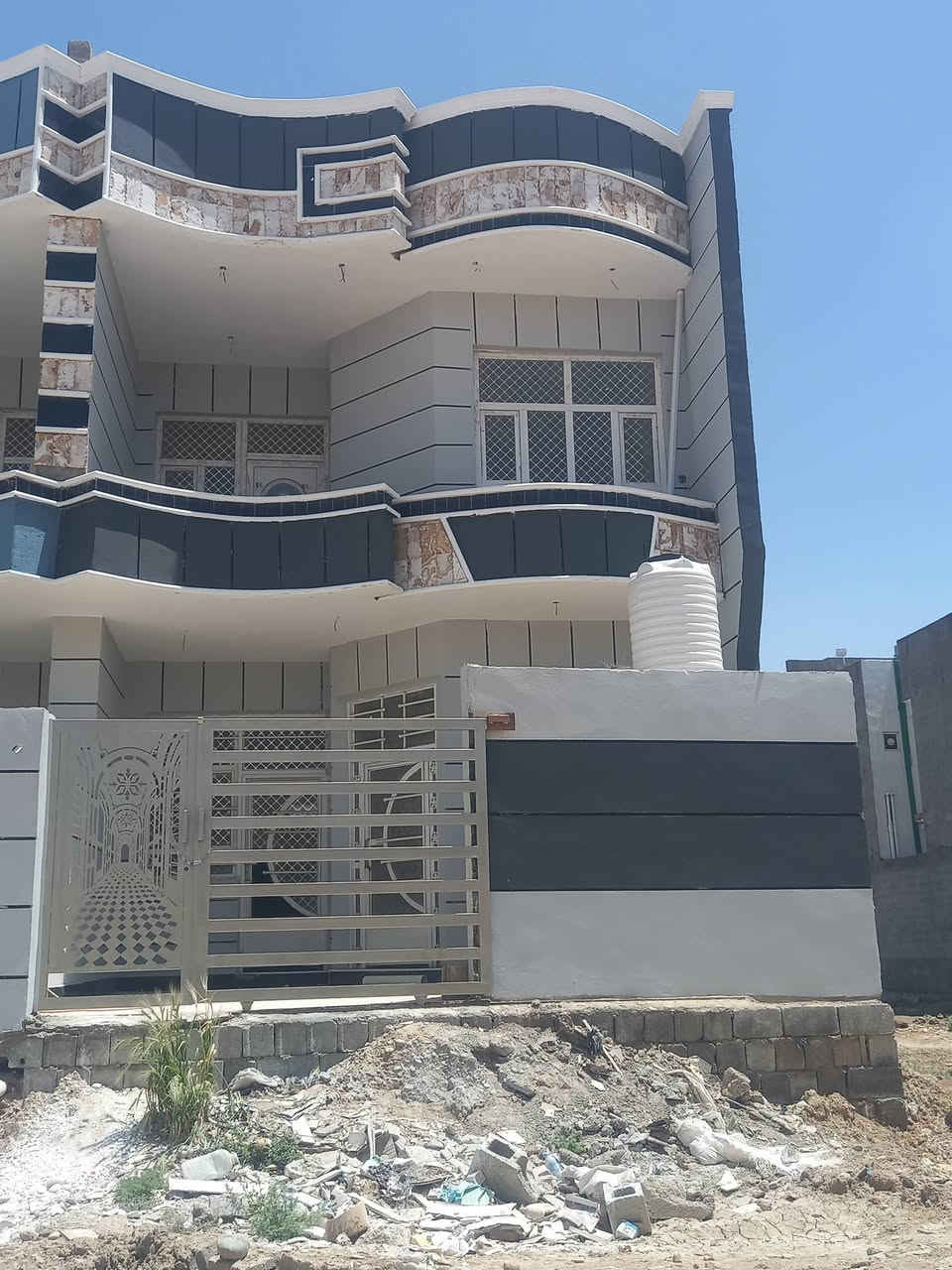 السلام عليكم
دار للبيع مساحة البيت الواحد ١٢٥متر واجهية ٦وربع نزال ٢٠ الموقع باب الدرب ال١٤ طابو ملك صرف   ***********
