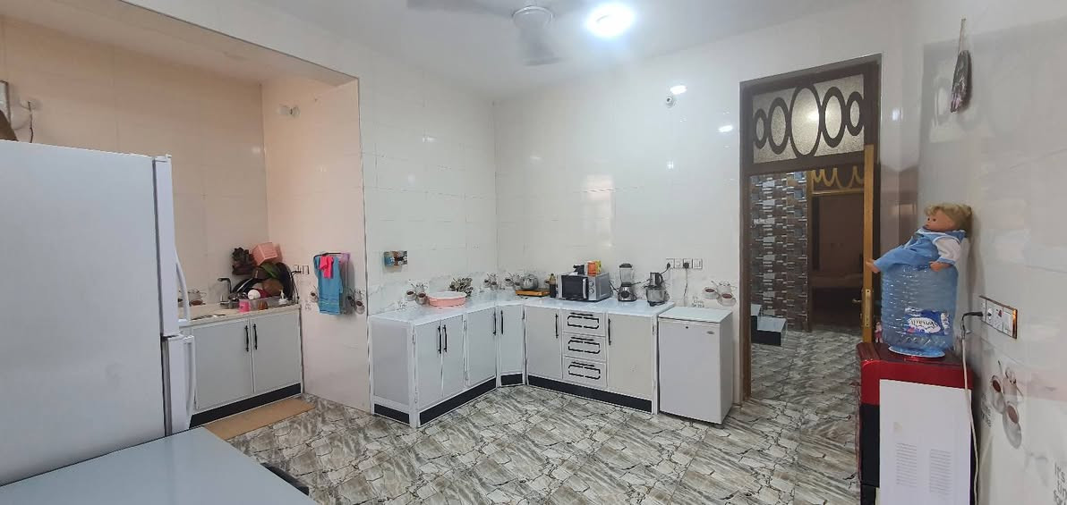 اسلام عليكم بيت البيع في معاره قرب محمد كامل مساحة البيت 217 البيت يبعد عند الشارع العام 40 متر مكون من غرفتين وحده سوت ومطبخ  وصاله وستقبال وصحيات دخليه وخارجيه سطح شتاكر صب كونكريت طابوق الستفسار مراسله علئ رقم 📱 اوتصال ***********
