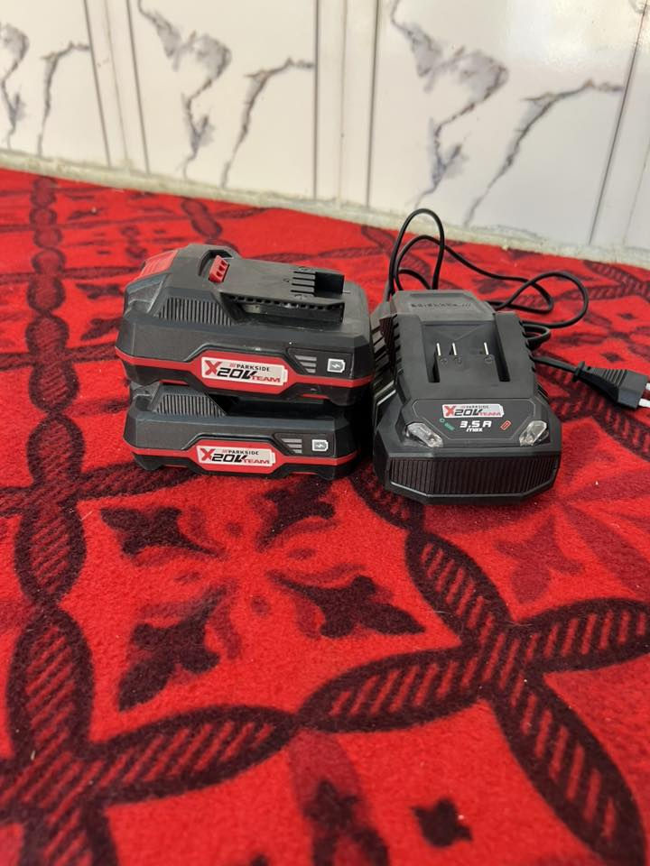 بطاريات  عدد2 +شاحنه  سريعه
سعرهن 60 واصل


**إذا كنت صاحب هذا الإعلان وتريد حذفه لأي سبب، رجاءا أرسل رسالة إلى الدعم الفني**