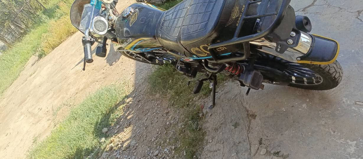 سلام عليكم سيفان 26 جديدة لوك لون اسود السعر 900وبيها مجال قليل للاستفسار الاتصال على الرقم ***********
