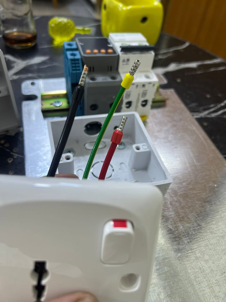 بورد شحن سيارة شغل ومواد كلهه درجة اولى وفووول اصلي ضمان سنه استبدال على كل القطع ويوجد توصيل لكل العراق

واتساب : ***********
السعر ٥٠ الف
