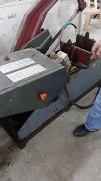 منشار شريطي • شغال • معدات ورشة