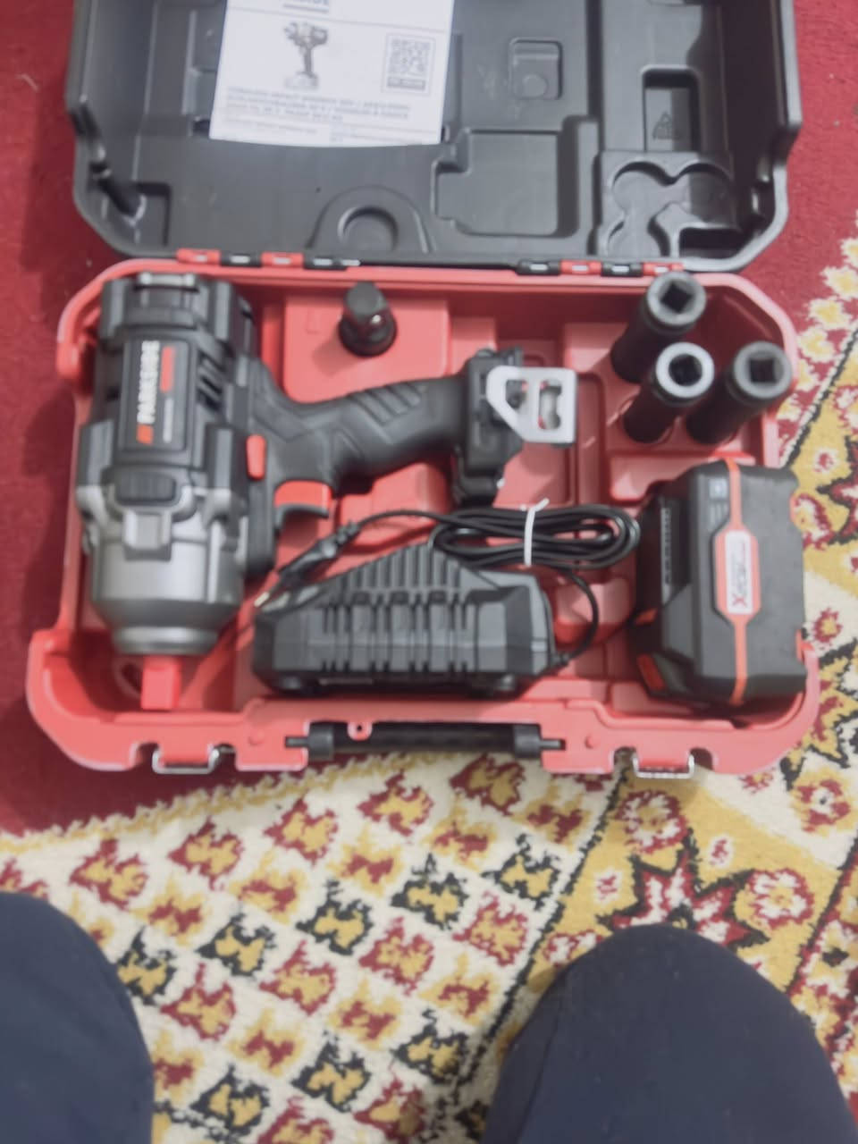 درين شحن لقمه الماني جديد ما مشتغل مع البطاريه والشاحنه واللقم بسعر 150 الف سعر نهائي من غير عمله ومن غير التوصيل ***********
