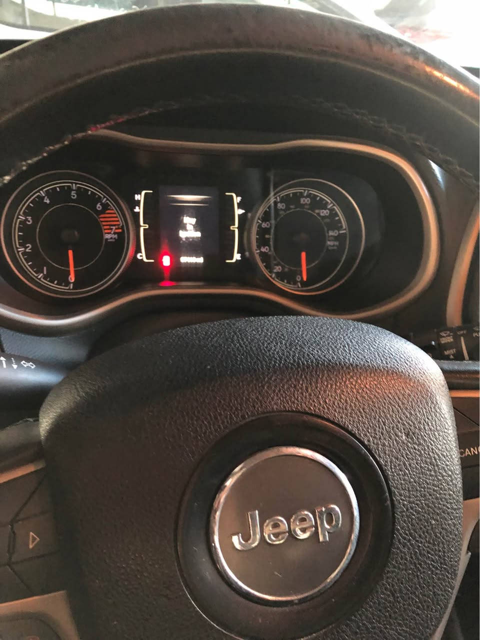 جيب شيروكى ٢٠١٧نفطى دووبارچةو نيو سبوغ دوو شوين ساردة كوت ئيرباك نةتةقيوة مةكينة نةكراوةتةووة ٩٧هةزار روشتوة سةنةوى ٢٠٢٧رةقةم نوى  رةقةم اربيل هةموو شت بةشةرت ١٠٦$
*********** أربيل, العراق
