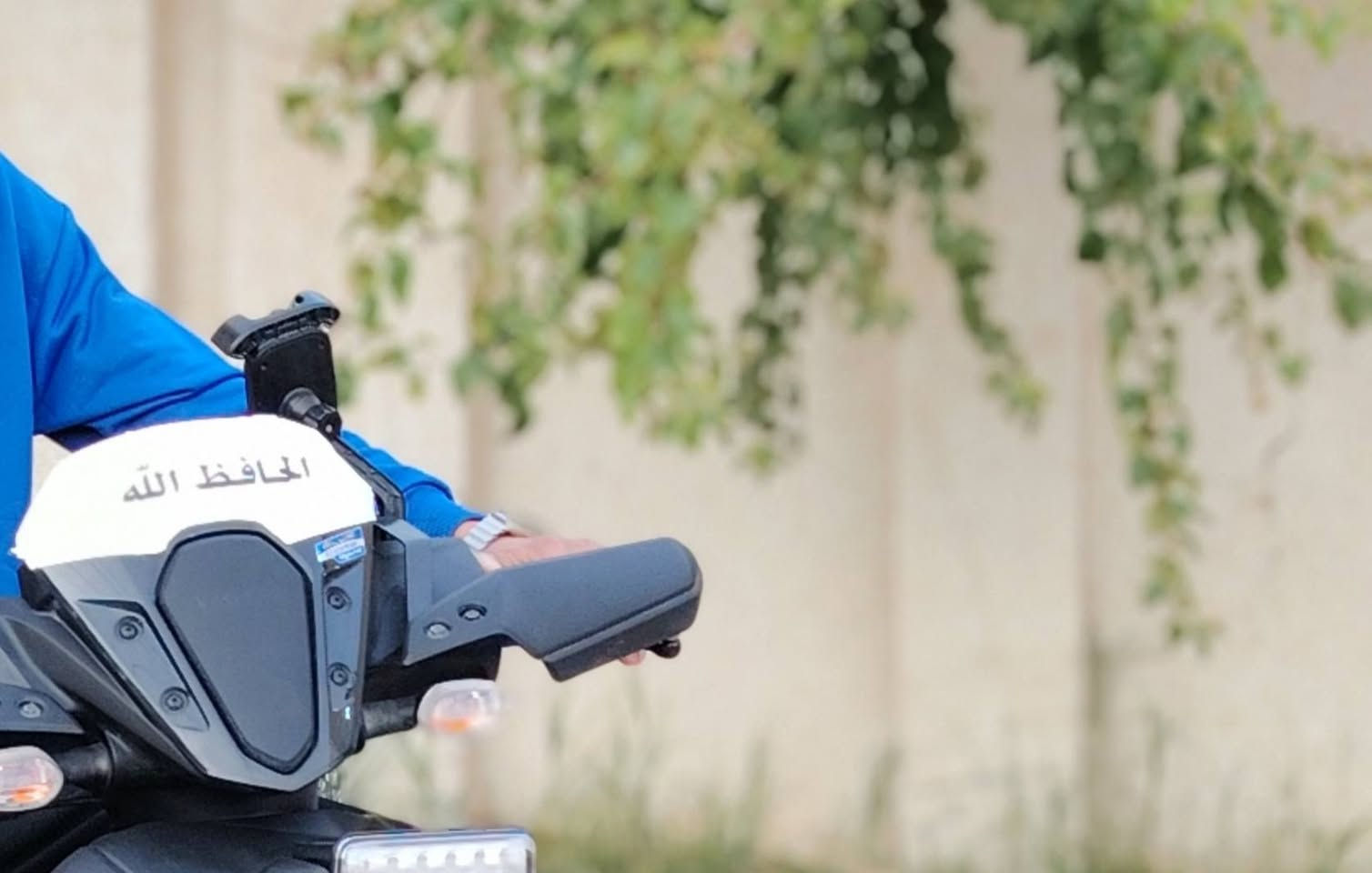 سلام عليكم خوذة للبيع +استان موبايل +امرايات، ZR, للبيع 30 تصال ***********
