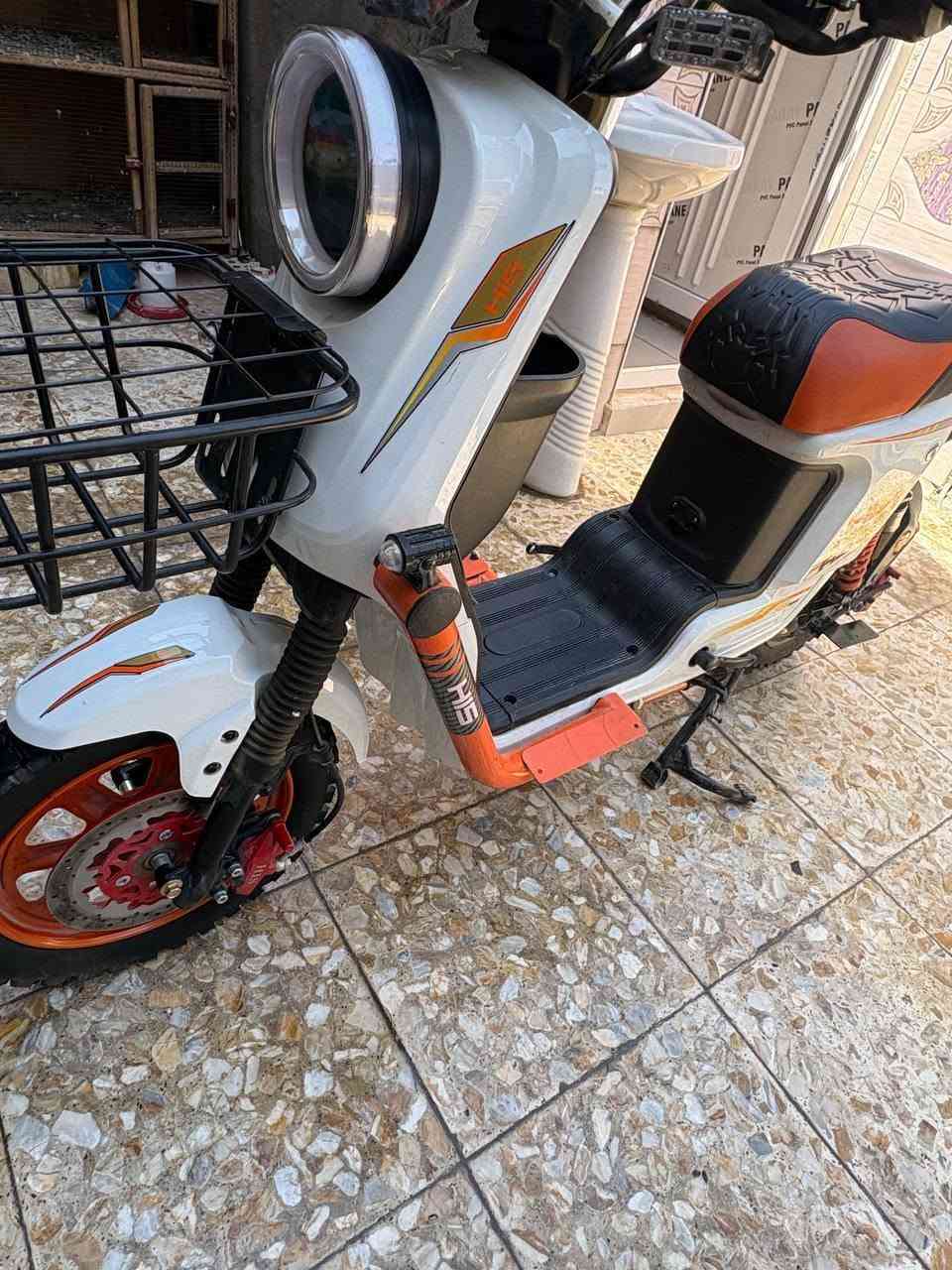السلام عليكم
دراجه R9 max 2026 ماصار شهر من اخذته جديده للبيع 

المواصفات معروفه 5 بطاريات كبار من شركه HIS والملف 2000w واط حقيقي الكفارات امال الكعده لي ورة موجوده و دواسات الراكب الخلفي هم موجوده وبيه هواي اضافات مامذكورة

السعر 680 الف وبيه مجال 
***********

العنوان بغداد الدورة
