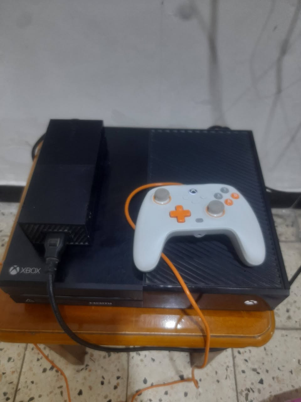 السلام عليكم
Xbox one fat 
جهاز نظيف ومفتوح للتنظيف 
يجي ويا الجهاد جويستك كيم سير فقط 
و الجهاز بدون حساب يعني انت لازم تسوي حساب مجاني او تشترك حساب 
سعر الجهاز 120 الف 
مكاني بغداد - الامين 
رقمي:- ***********

